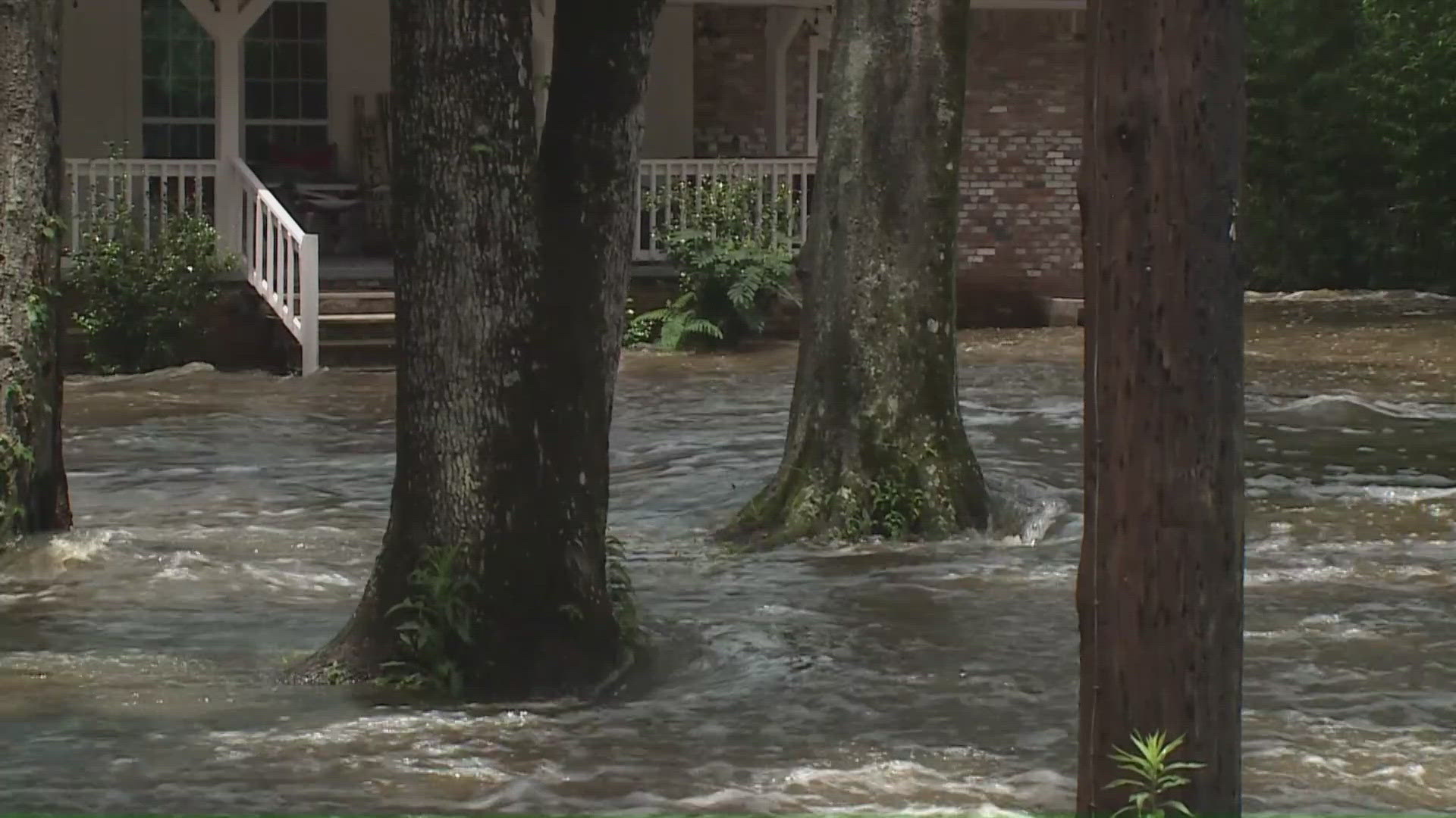 Heavy rain prompts evacuations, road closures in South MS | wwltv.com