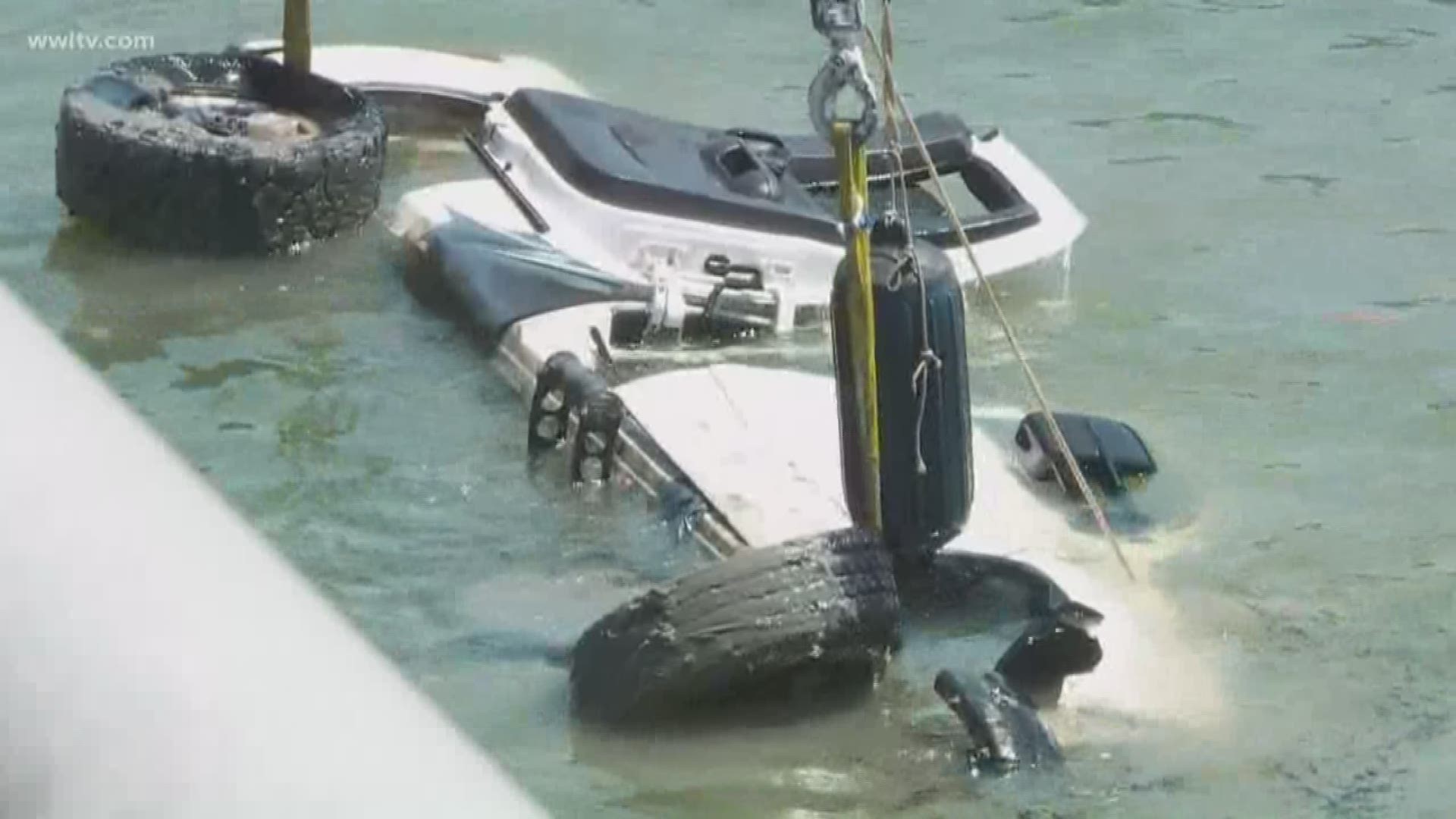 Dive crew recovers truck from Lake Pontchartrain after Tuesday crash