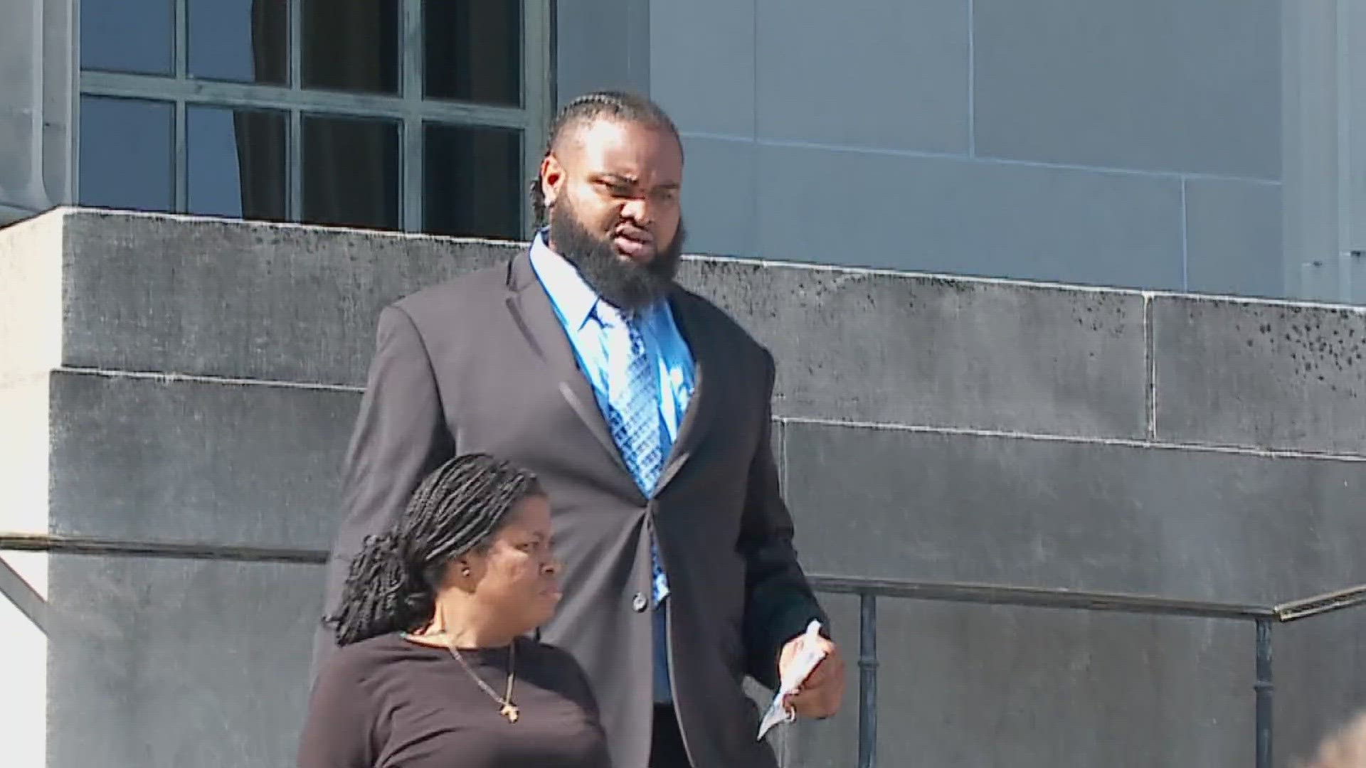Cardell Hayes to plead guilty to manslaughter.