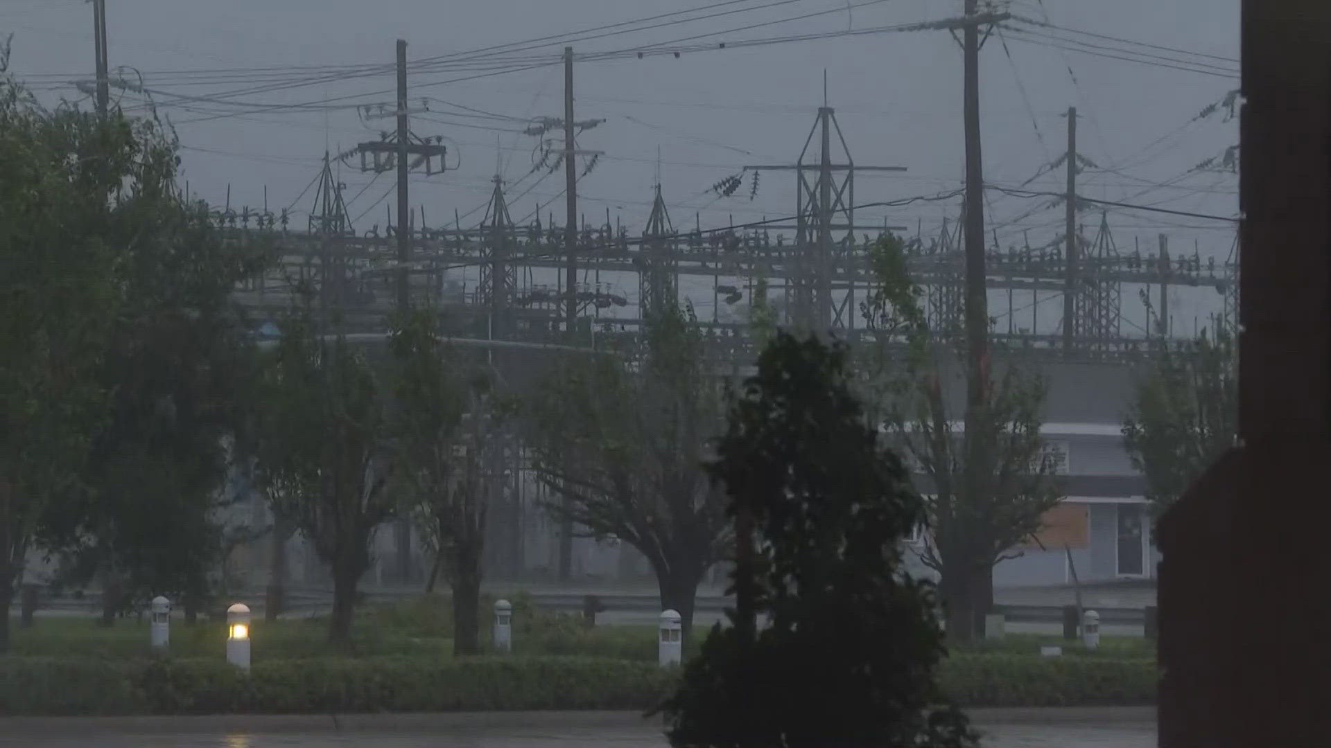 WWL Louisiana reporter Lily Cummings reports live on ongoing power outages in Terrebonne Parish.