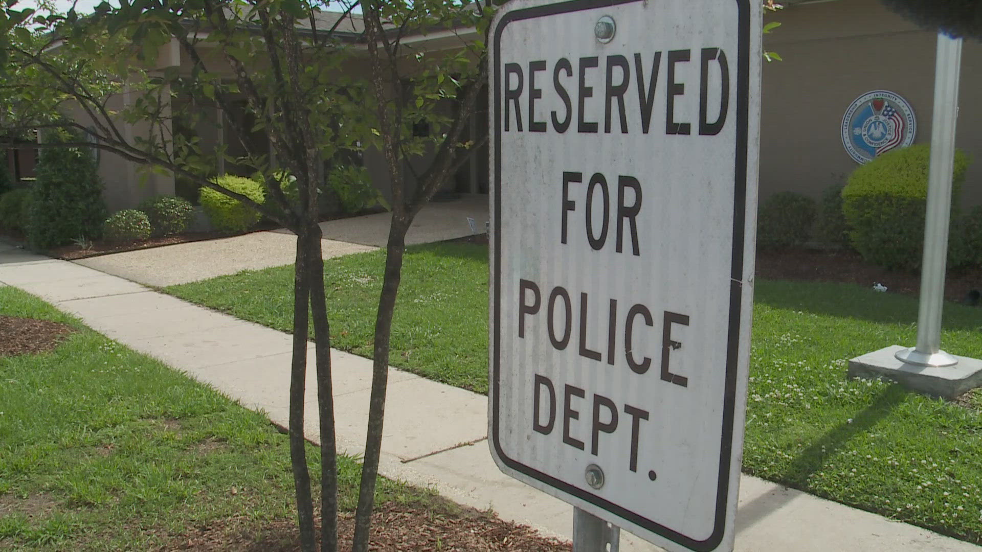The doors at the Ponchatoula Police Department were locked Friday after no one showed up to relieve the night shift. WWL Louisiana's Eleanor Tabone with the story.