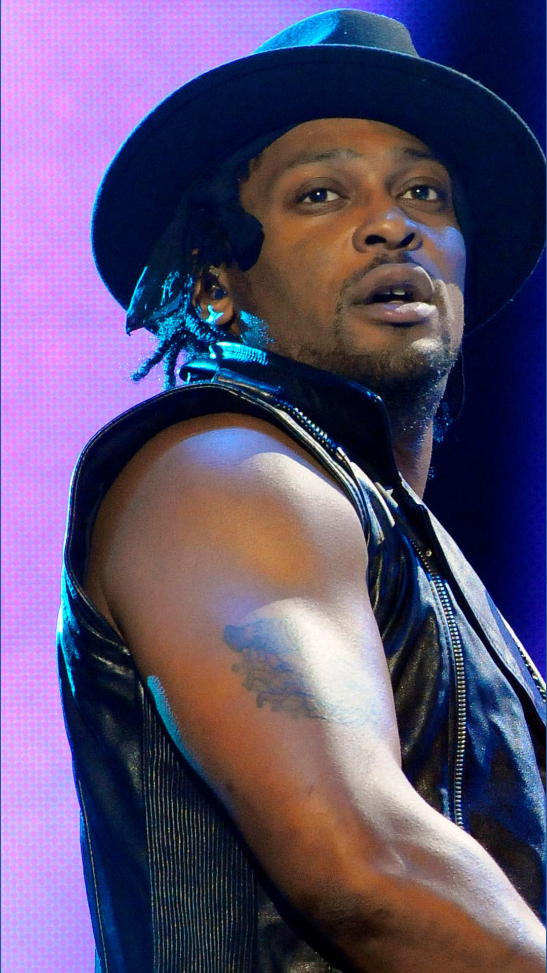 D'Angelo, Grammy-winning R&B singer who became an icon with
