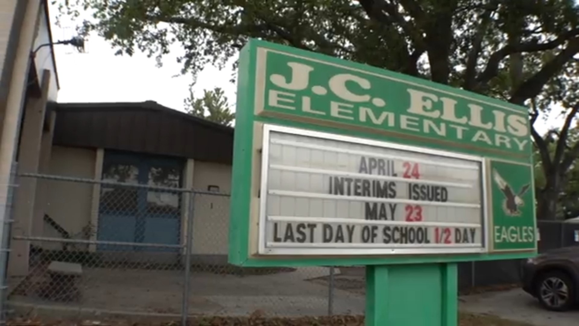 Mom arrested after kindergartener found with cocaine at school | wwltv.com