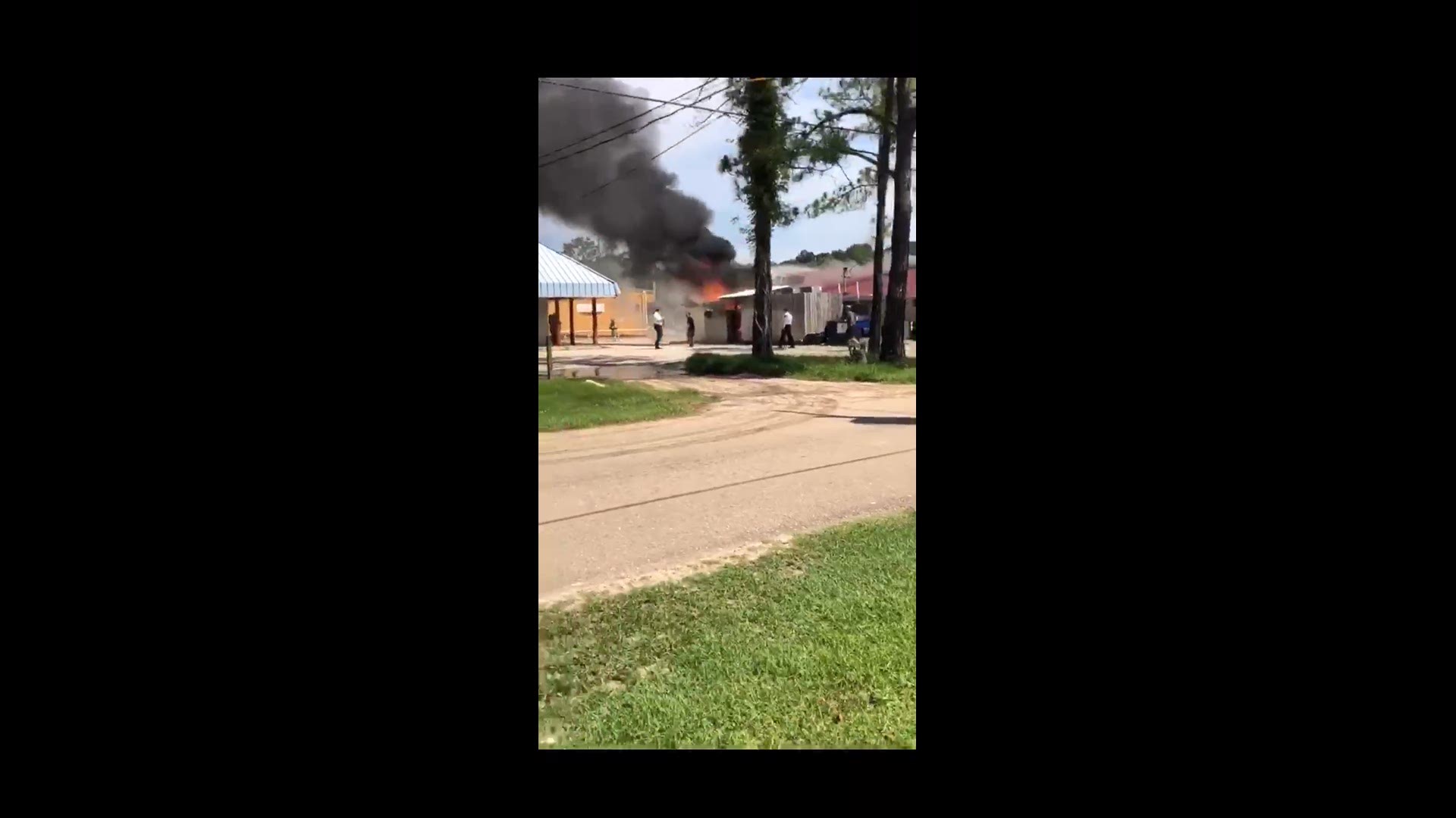 Local Mandeville favorite dining spot Liz's Where Y'at Diner badly burned Tuesday while diners and workers were on the scene. No one was apparently hurt.