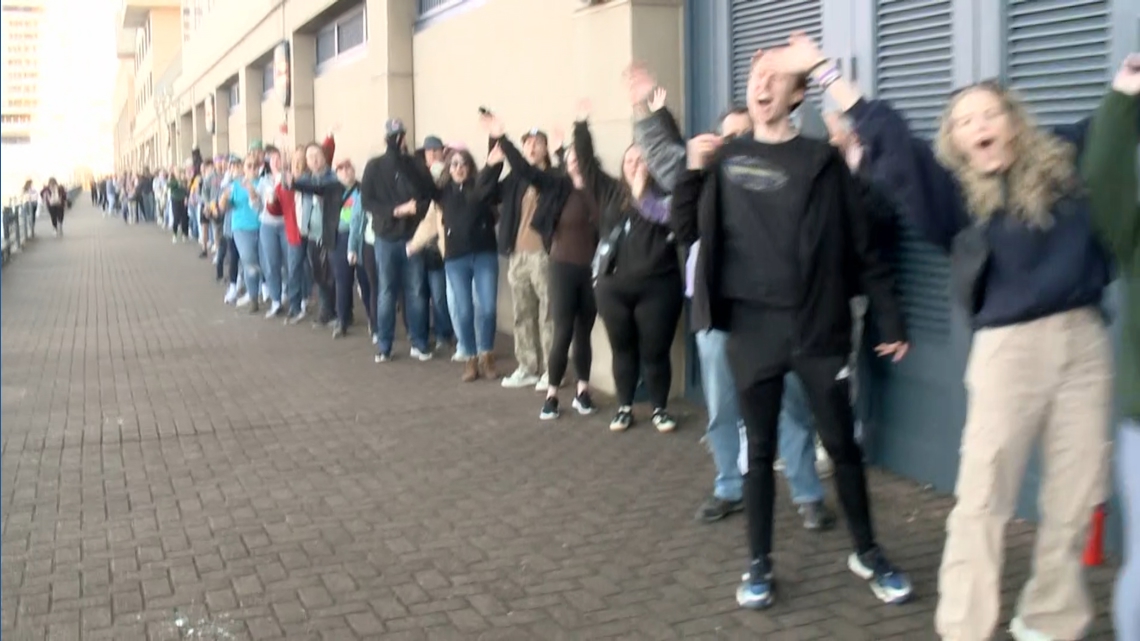 ‘Survivor 50’ scavenger hunt draws big crowd to Creole Queen in New Orleans