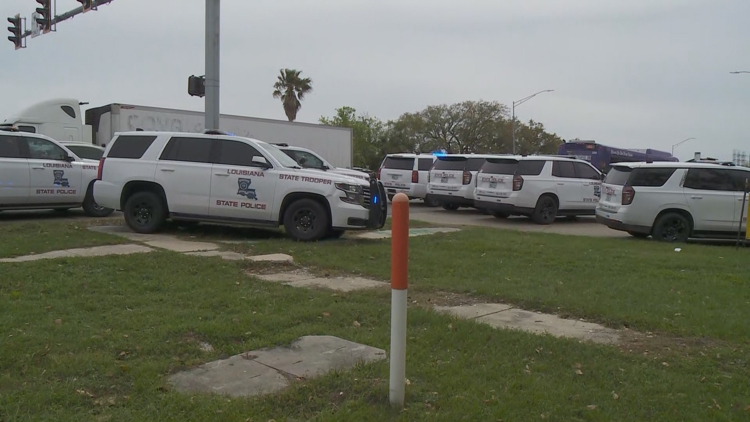 Police chase ends in crash with RTA bus in New Orleans East | wwltv.com