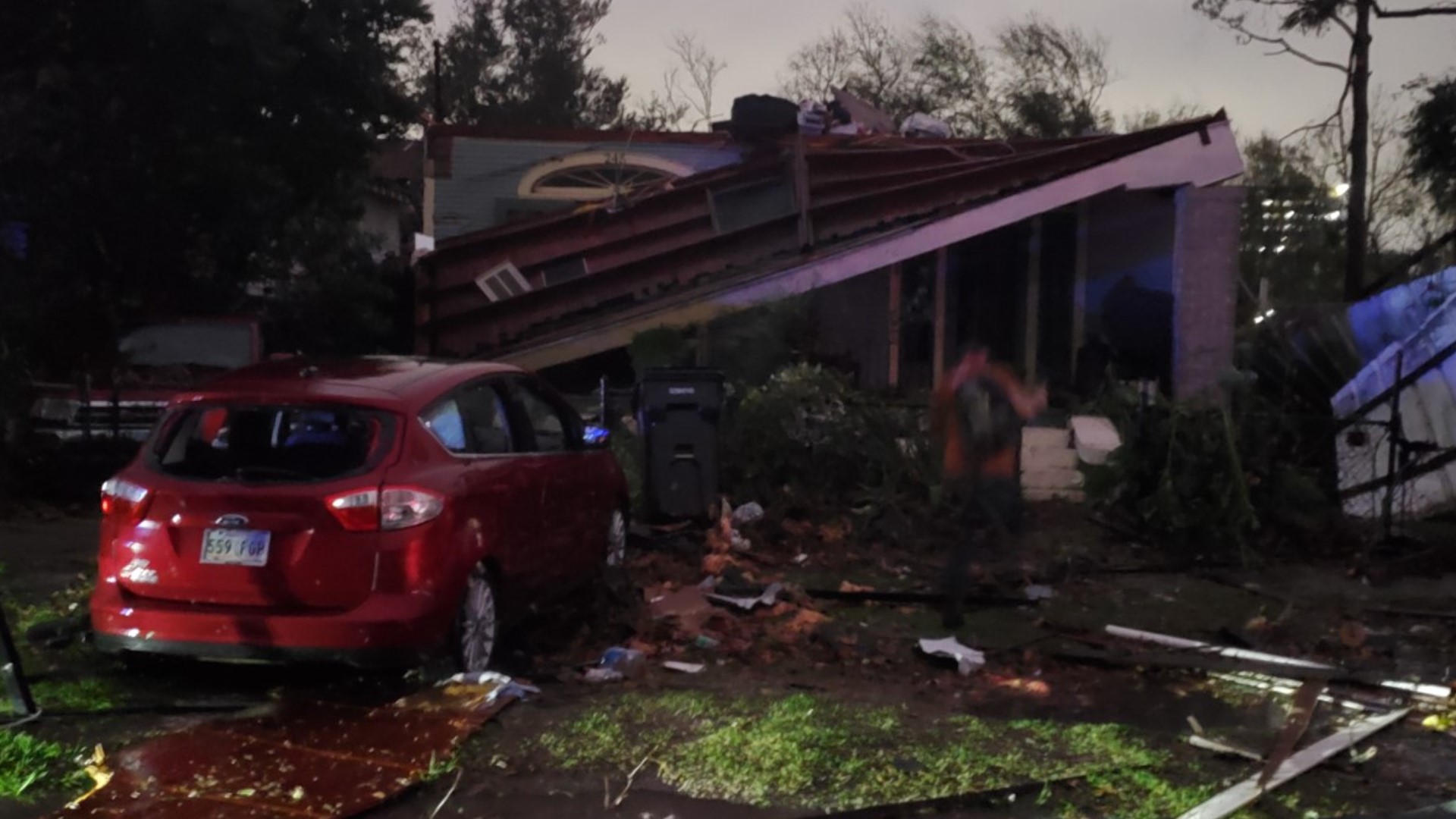 1 dead, thousands without power, homes damaged as tornadoes sweep ...