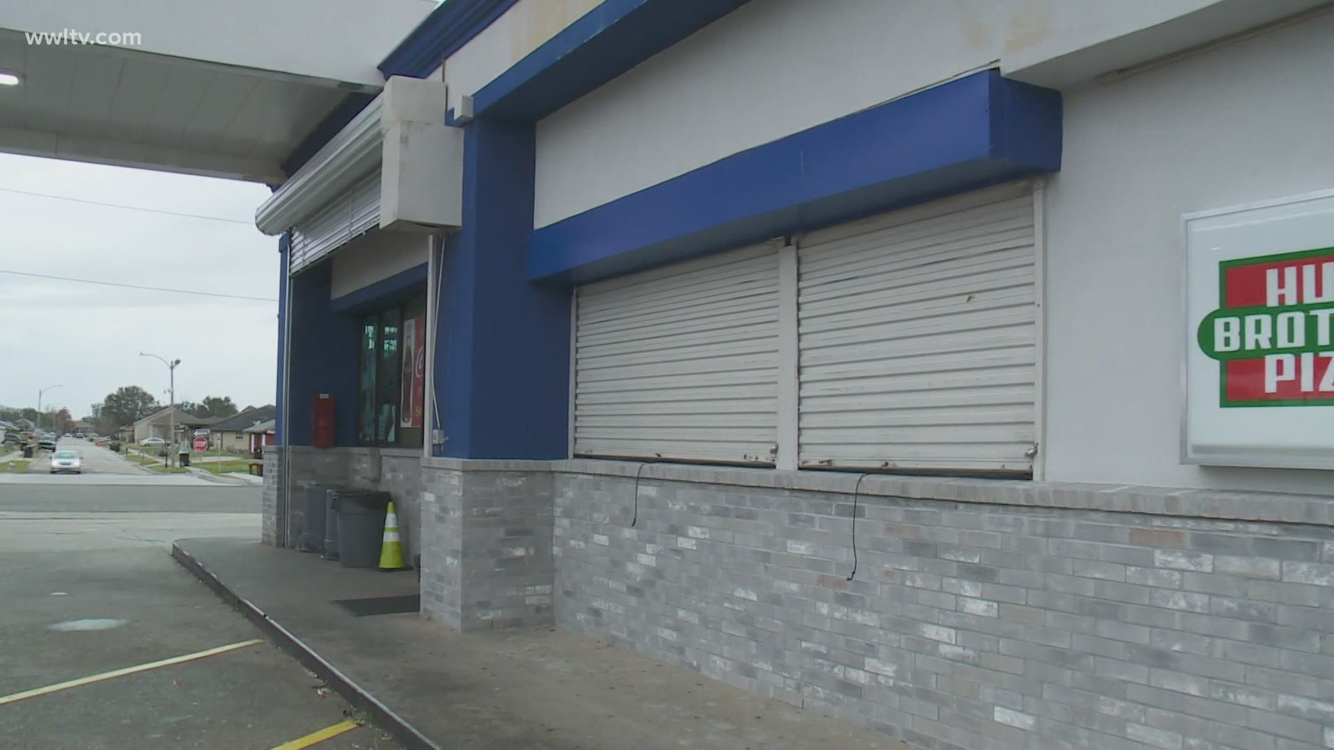 Convenience store worker kills armed robber who began shooting in store