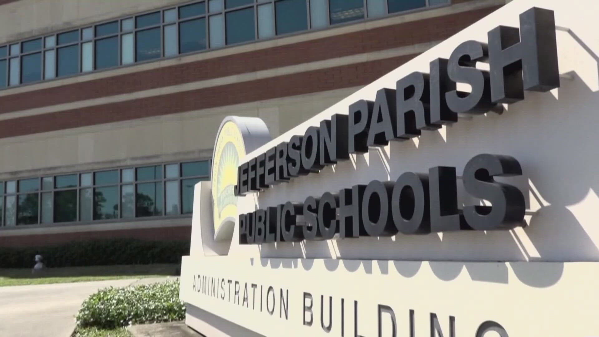 Jefferson Parish students head back to class as the district reports nearly full staffing after years of teacher shortages.