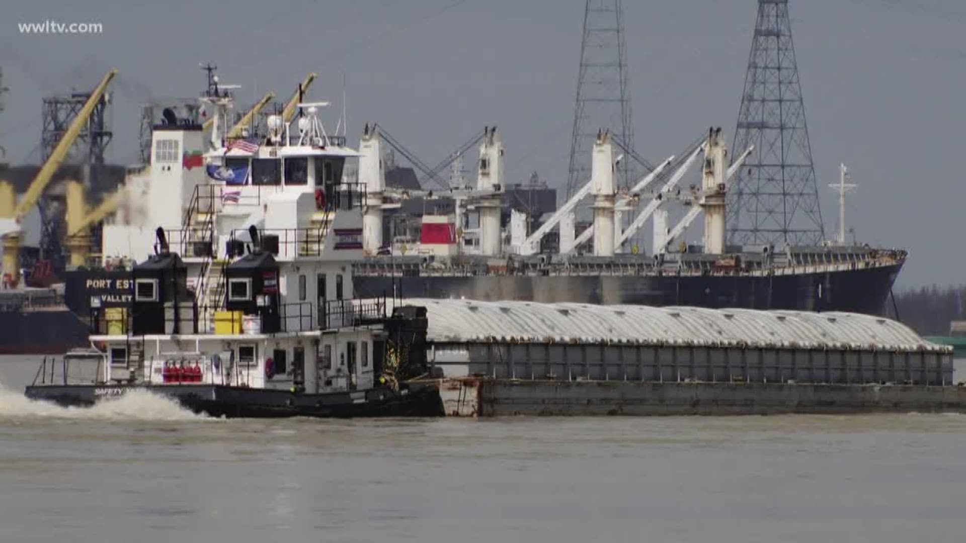 The video shows a large cargo ship get caught in the strong current.