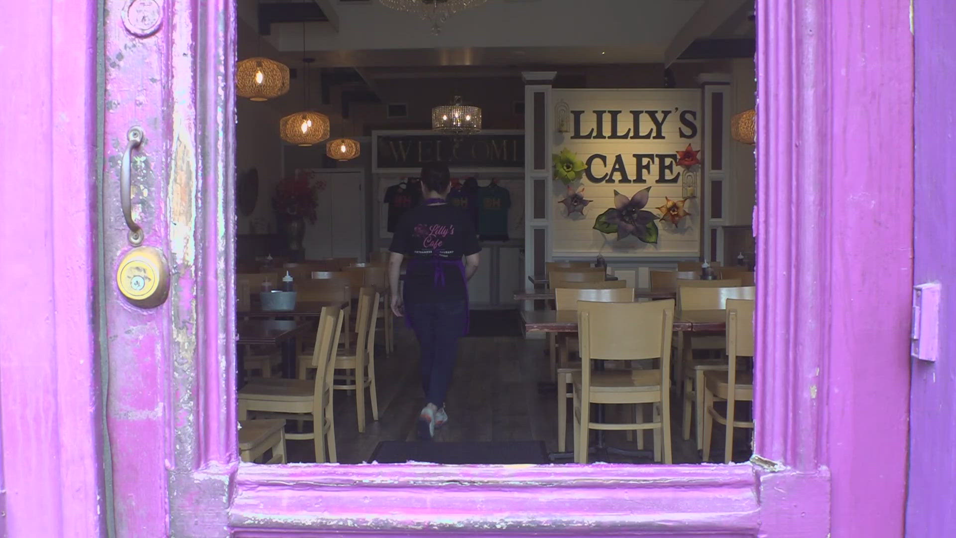 NOPD is investigating two different café burglaries, one in the Lower Garden District and one in the Bywater. WWL Louisiana's Amelia Strahan reports.