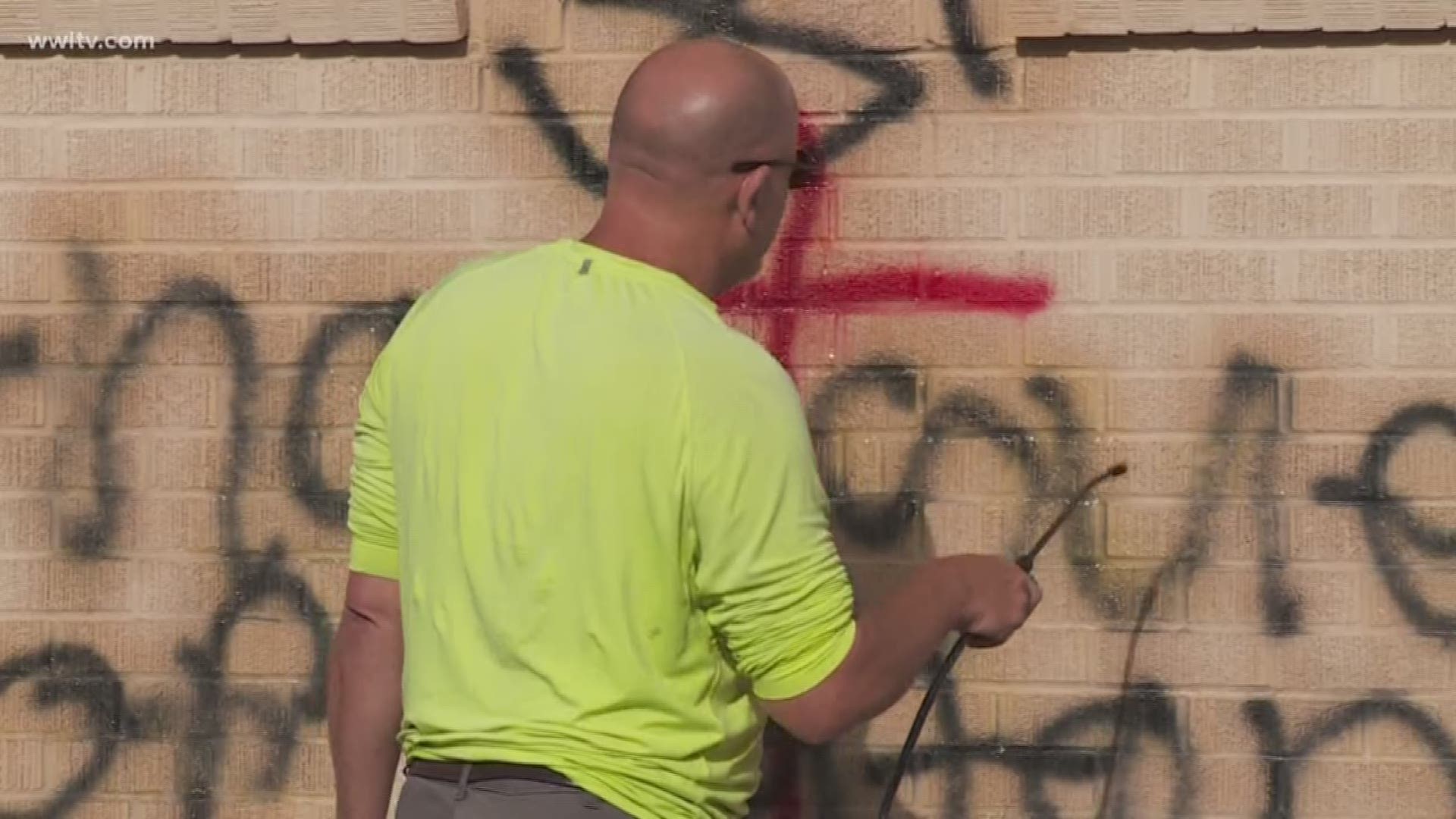 Man steps up, cleans Anti-Semitic graffiti from Mandeville synagogue