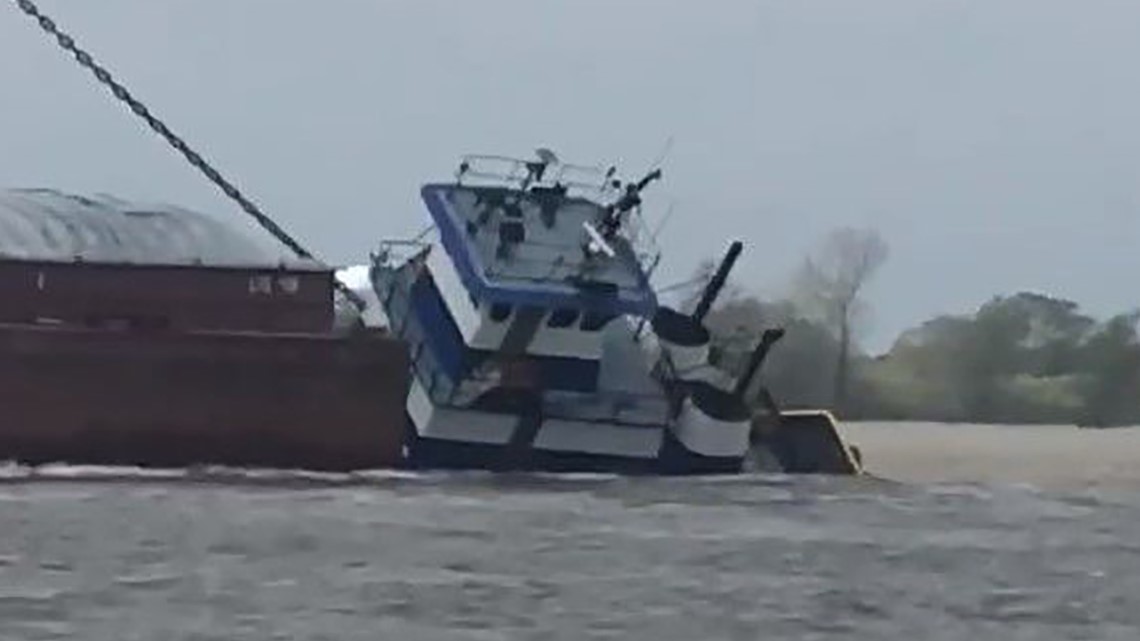 4 rescued, part of Mississippi River closed in Baton Rouge after boat