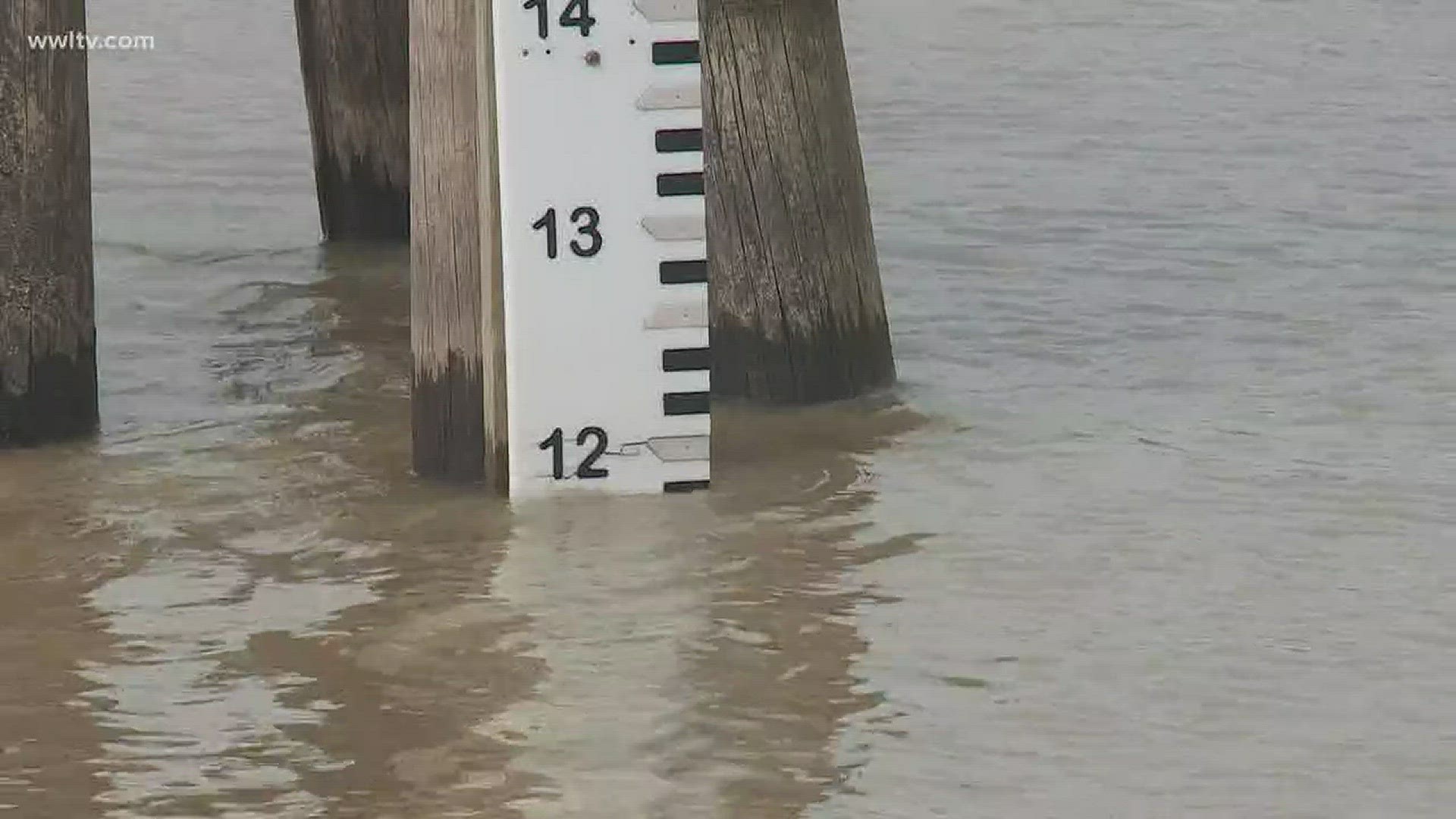 Army Corp begins to monitor Mississippi River levees