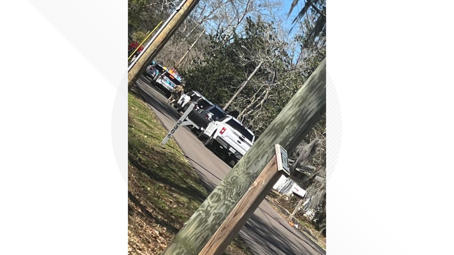 Armed man surrenders after standoff in Old Mandeville | wwltv.com