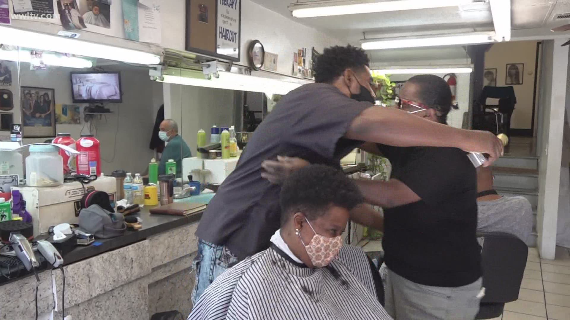 New Orleans barber calls on other barbers to inspire kids, hoping to decrease crime