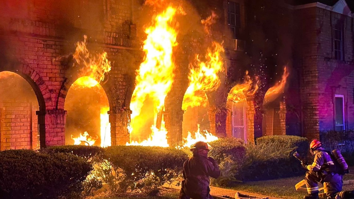 2 alarm fire at an Algiers apartment complex displaces 4 people - Vimarsana News