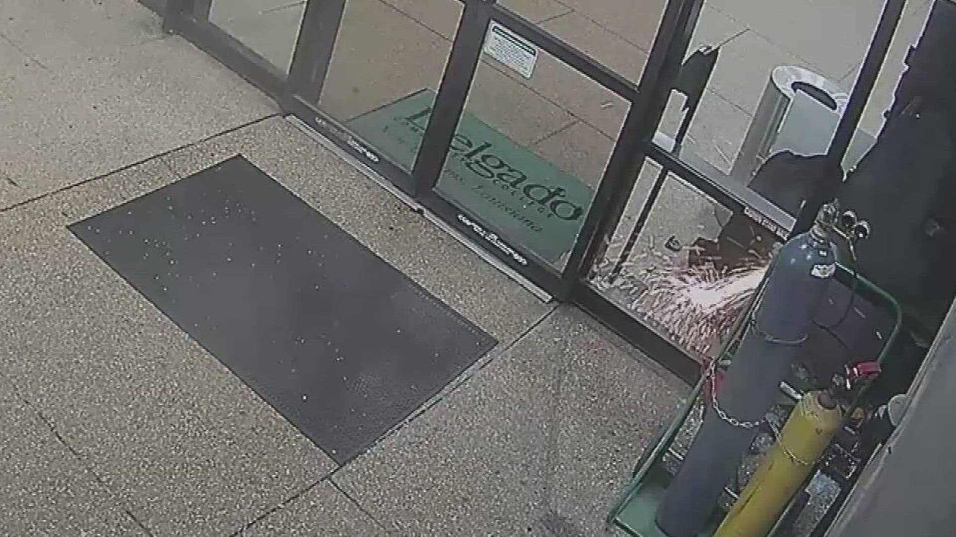 After many frustrated minutes, these would-be burglars gave up. The target? An ATM on Delgado's campus. WWL Louisiana's Rachel Handley reports.