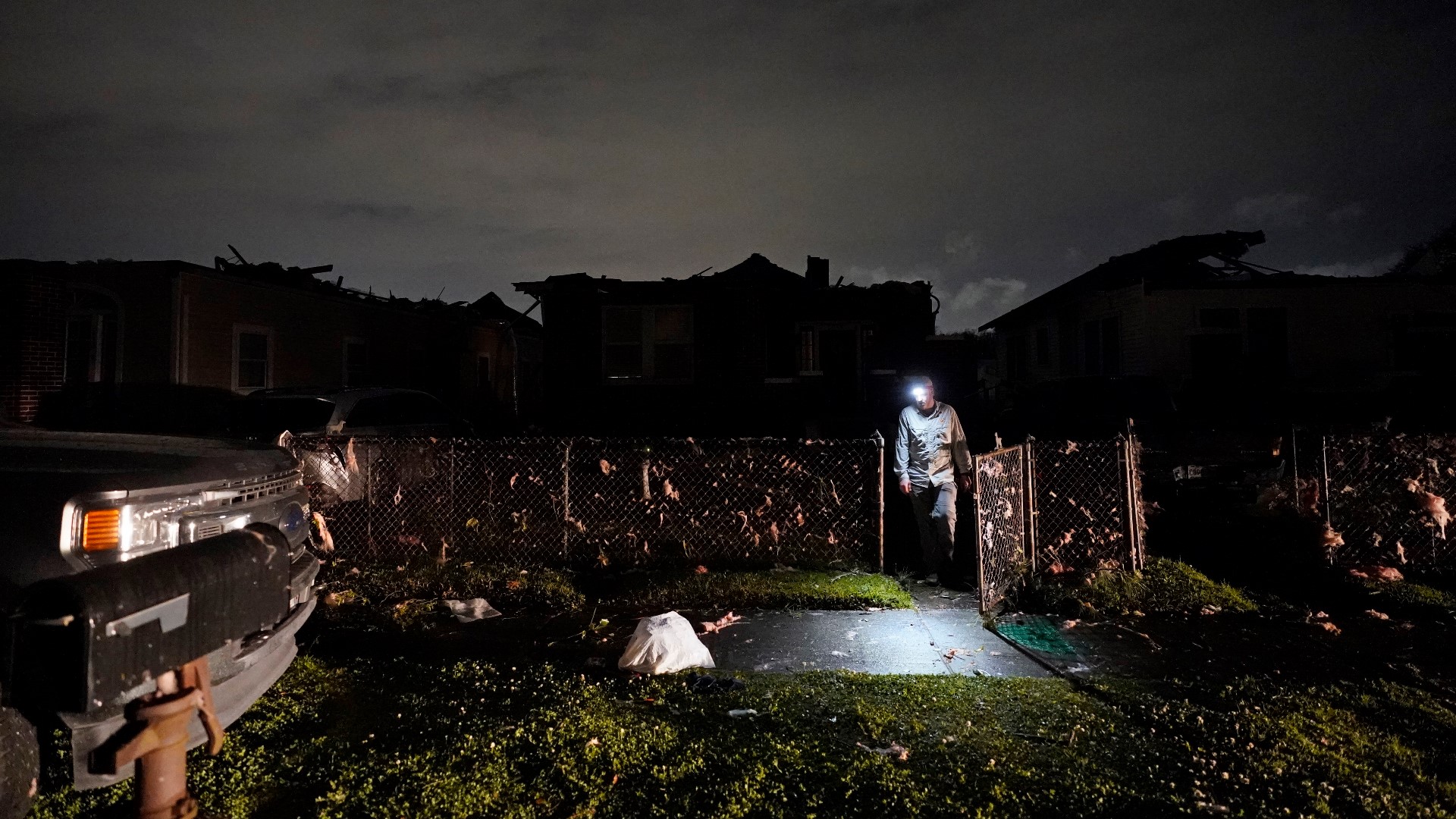 'Large, Extremely Dangerous' Tornado Rips New Orleans Suburbs | Wwltv.com