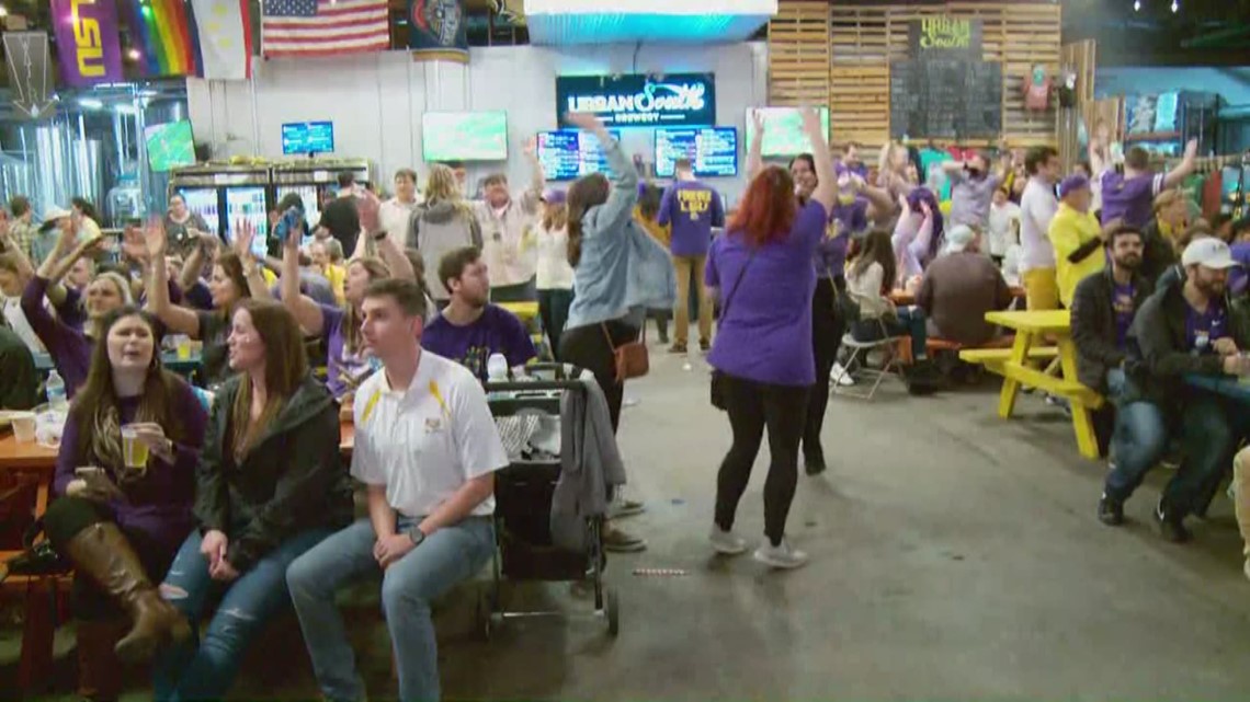 LSU fans dance after big score in CFB Championship
