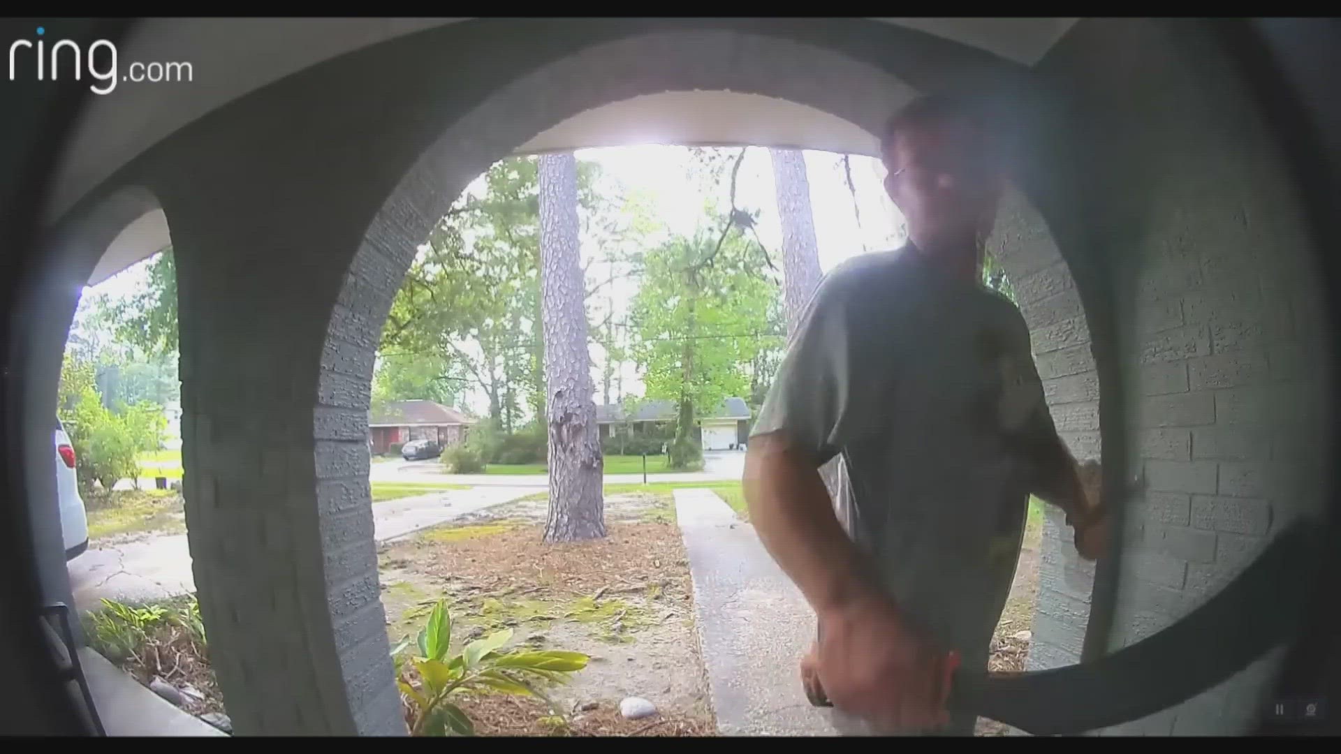 Video shows a man trying to get into a Mandeville home, armed with a machete. It was caught on camera.