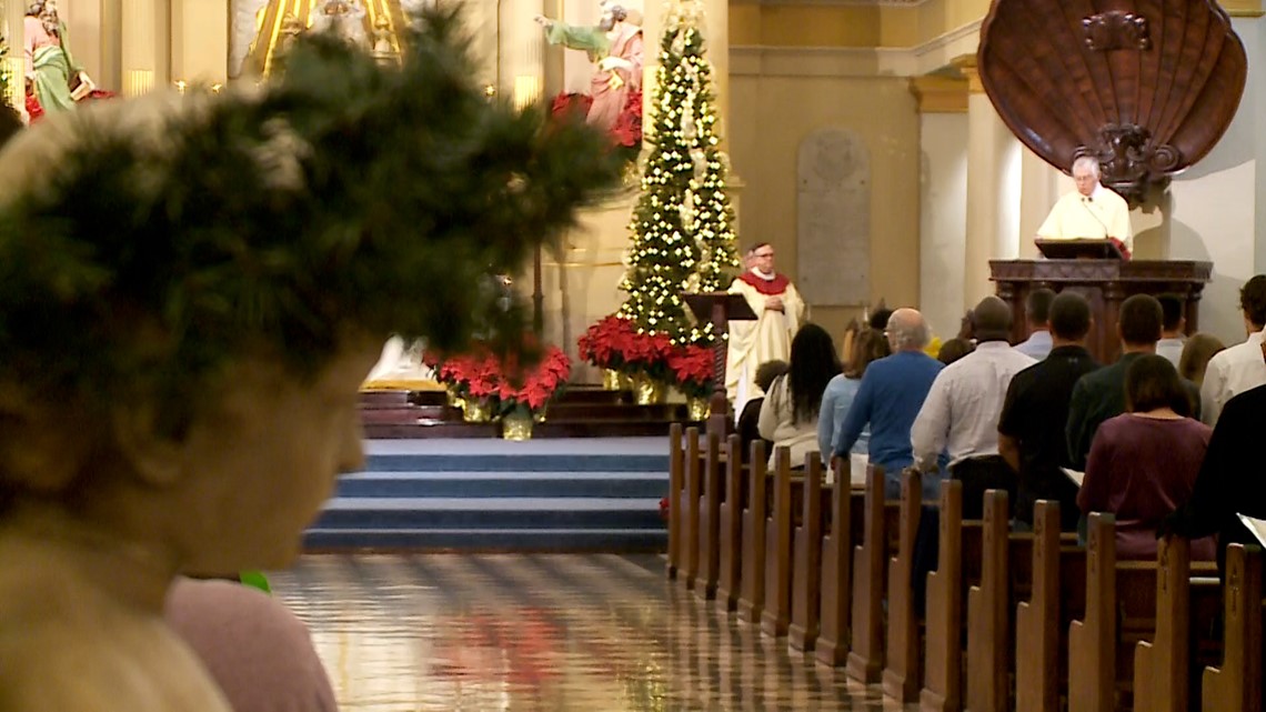 Faithful flock to St. Louis Cathedral for the Spirit of Christmas - Vimarsana News