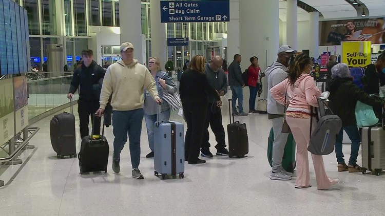Thanksgiving travelers - by the numbers