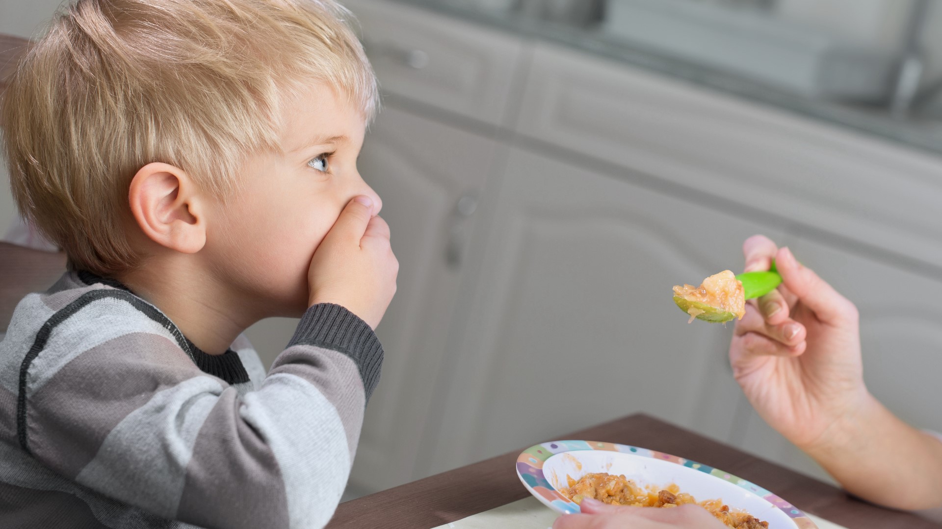 Getting kids to eat healthily can be a challenge, but there are some steps parents can take to help.