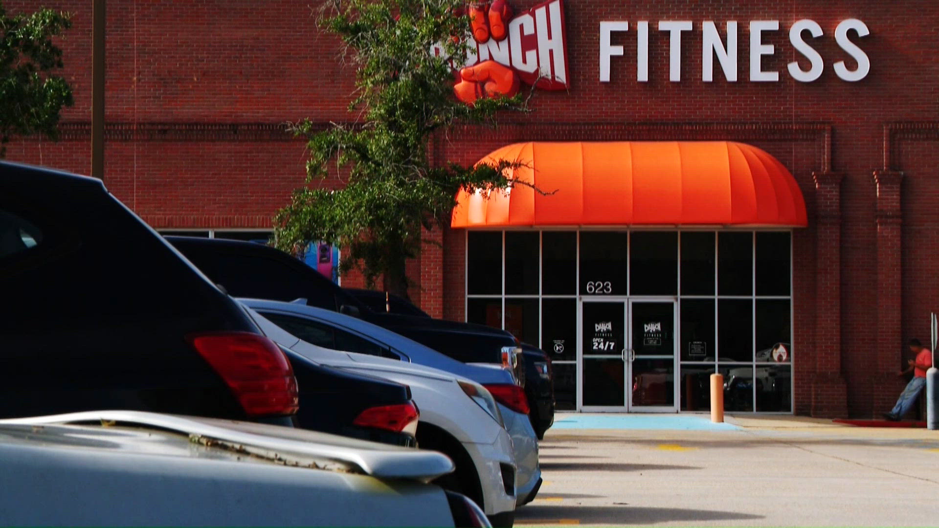 Crunch Fitness in Mandeville faces proposed class action over ex-employee's alleged tanning booth recordings