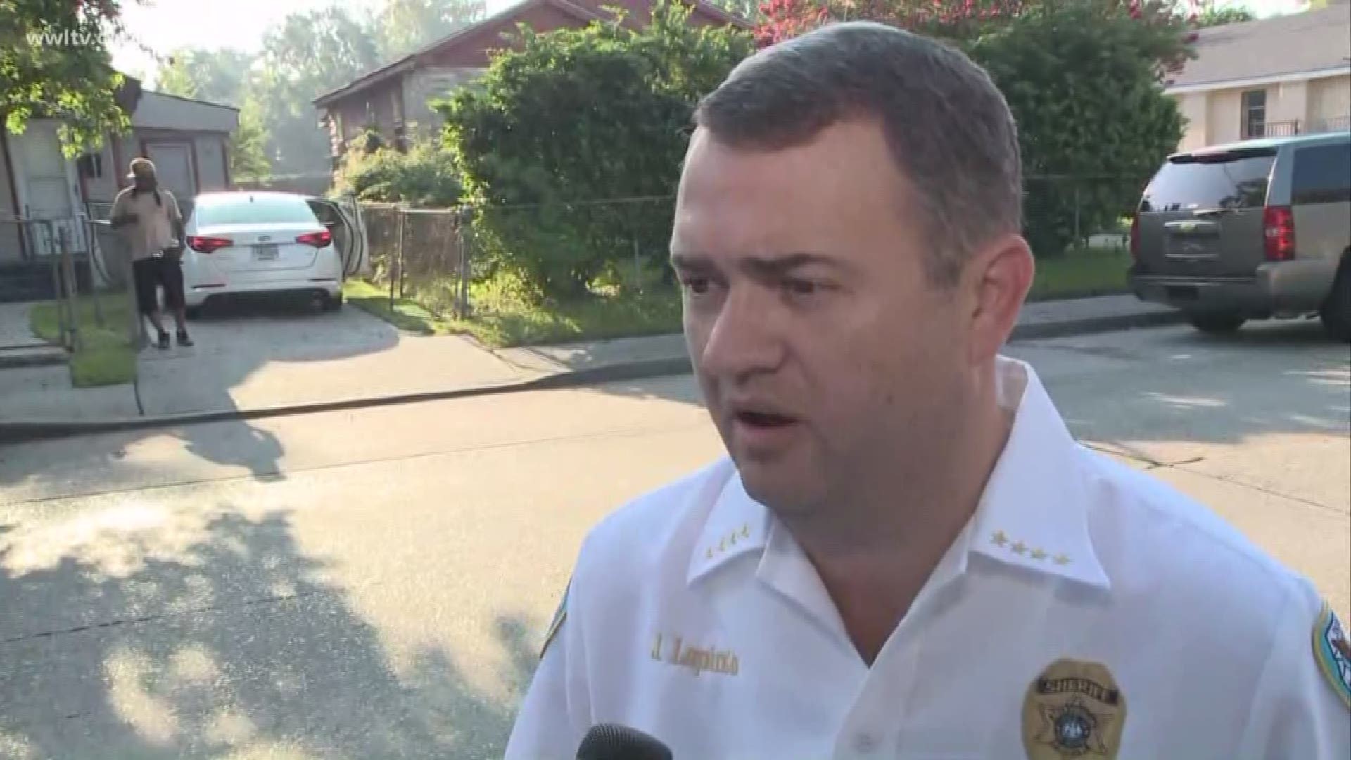 SWAT team surrounds home in Kenner to arrest murder suspect, JPSO says
