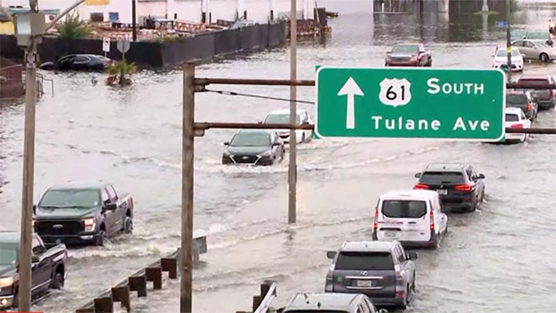 Airline Drive mostly under water near Orleans/Jefferson line - Vimarsana News