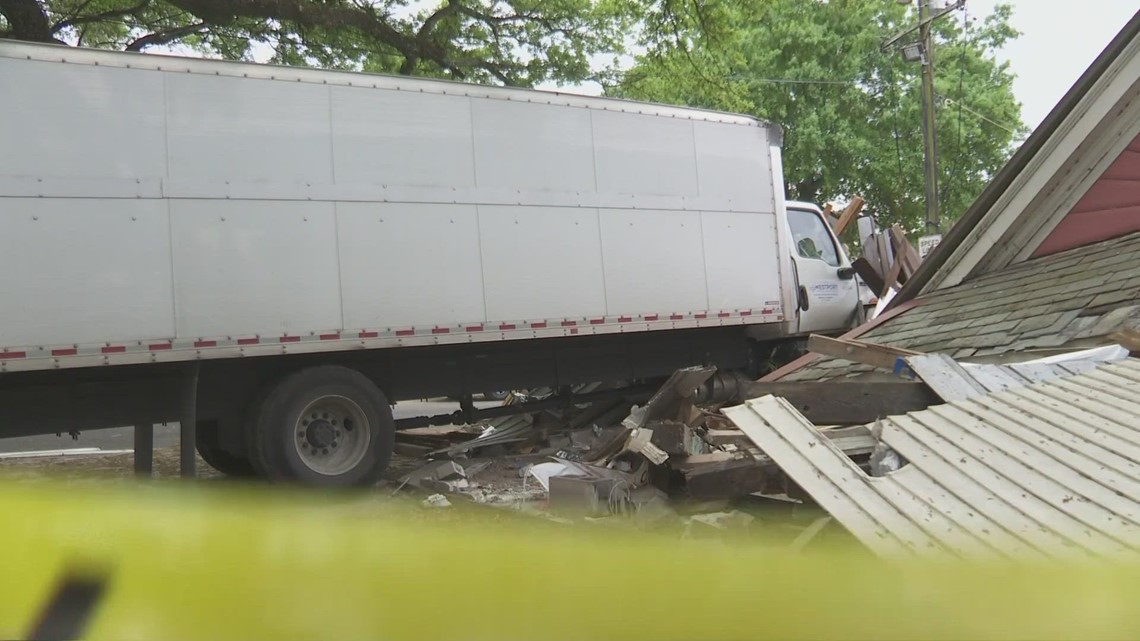 Truck crashes into Mid-City building that had been fined $10,000
