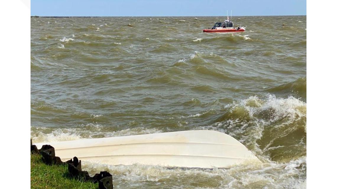Woman's body recovered after boat capsizes in Lake Pontchartrain