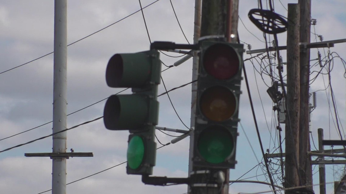 Traffic lights broken at 8 New Orleans intersections, DPW says repairs