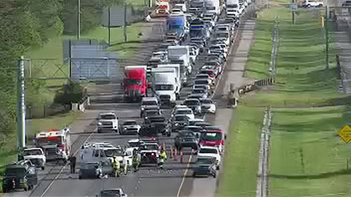 I10 west CLOSED in Slidell due to crash with heavy delays
