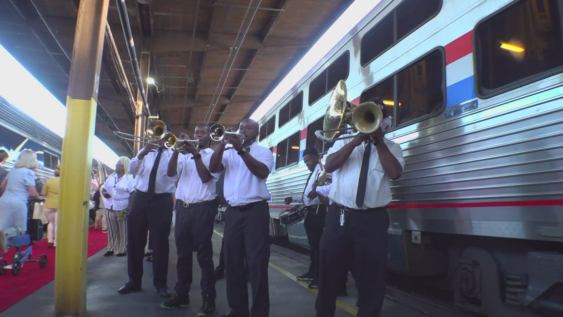 amtrak-mardi-gras-service-connects-new-orleans-to-mobile-wwltv