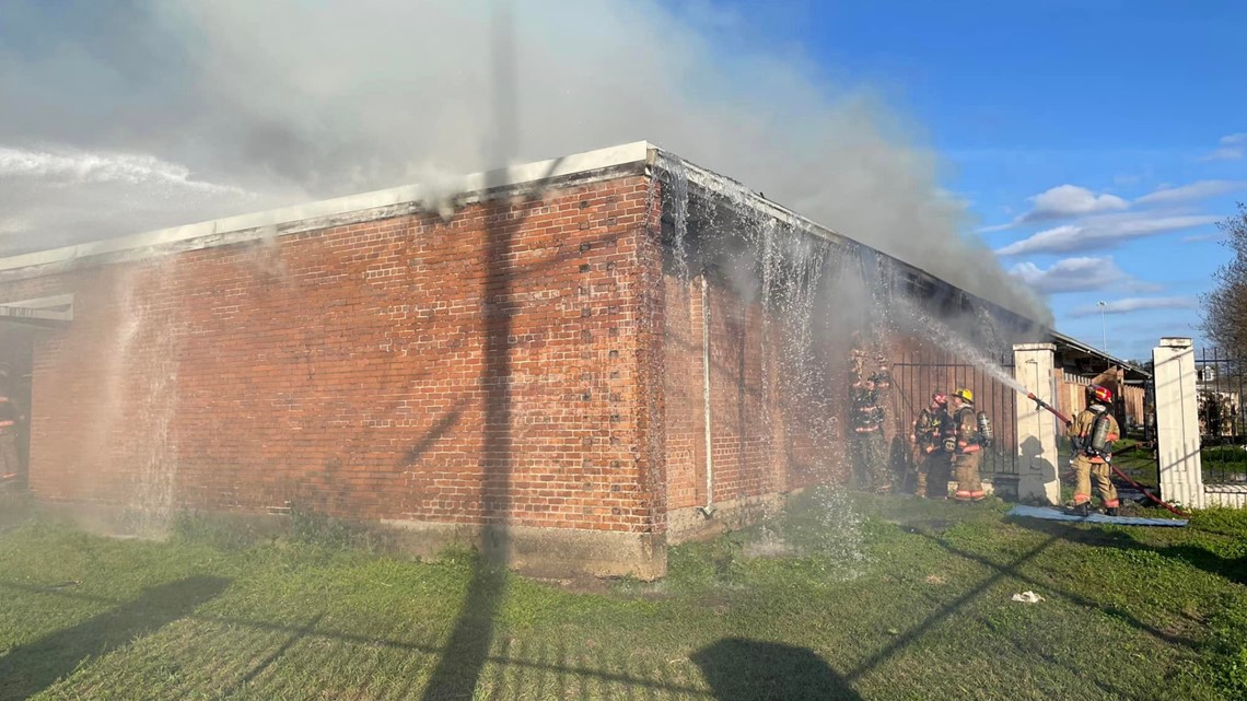 3-alarm fire breaks out at former Algiers school being renovated into affordable housing - Vimarsana News