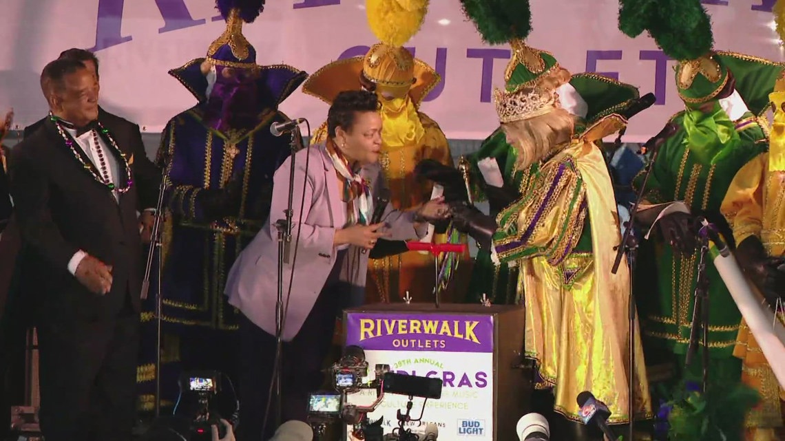 new orleans mayor mardi gras parade