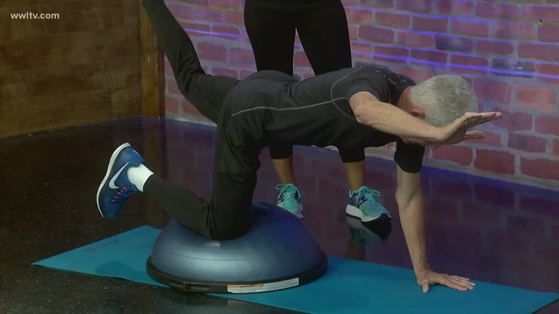 Fitness expert Mackie Shilstone is here to show us an exercise to streamline our bodies. 