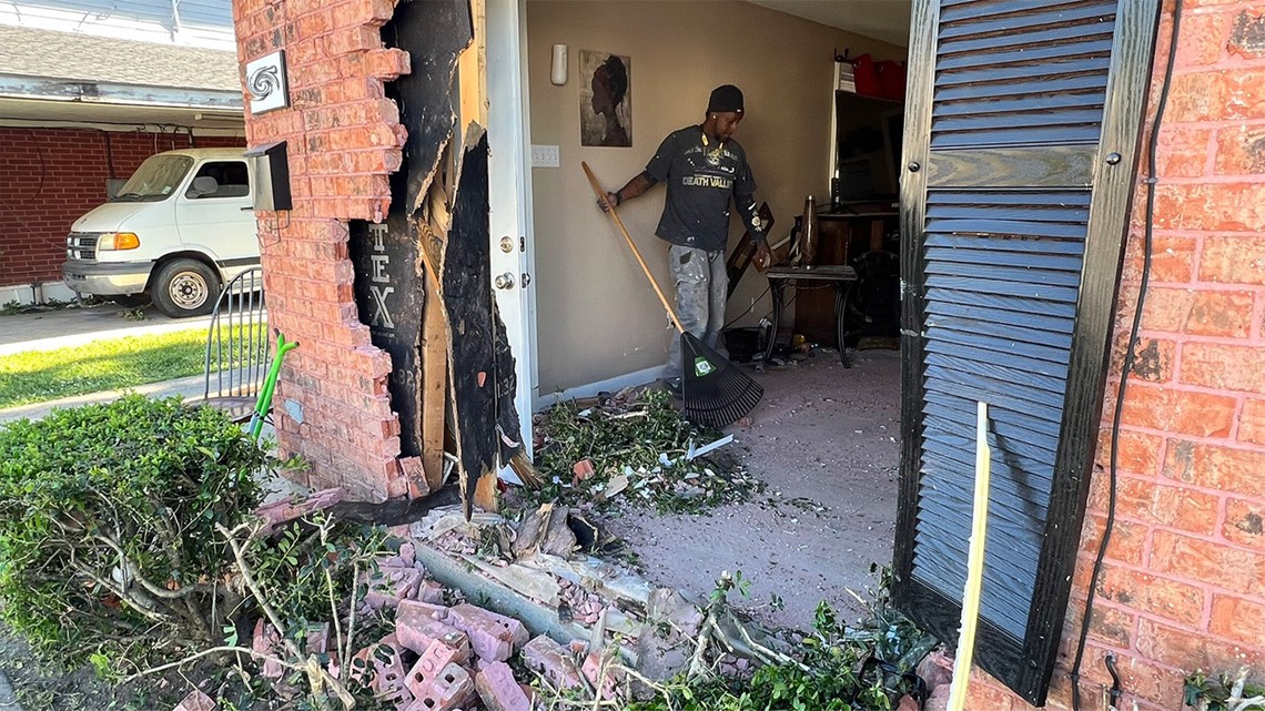 Driver crashes car into a New Orleans home with 7 people inside | wwltv.com