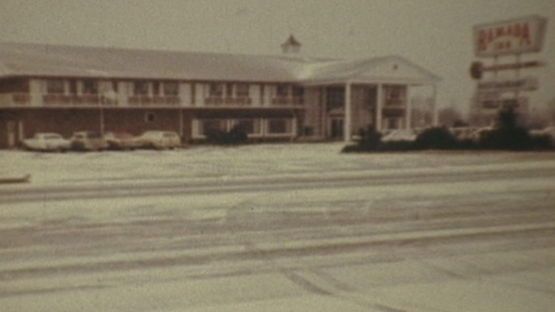 Snow falls in New Olreans in 1973