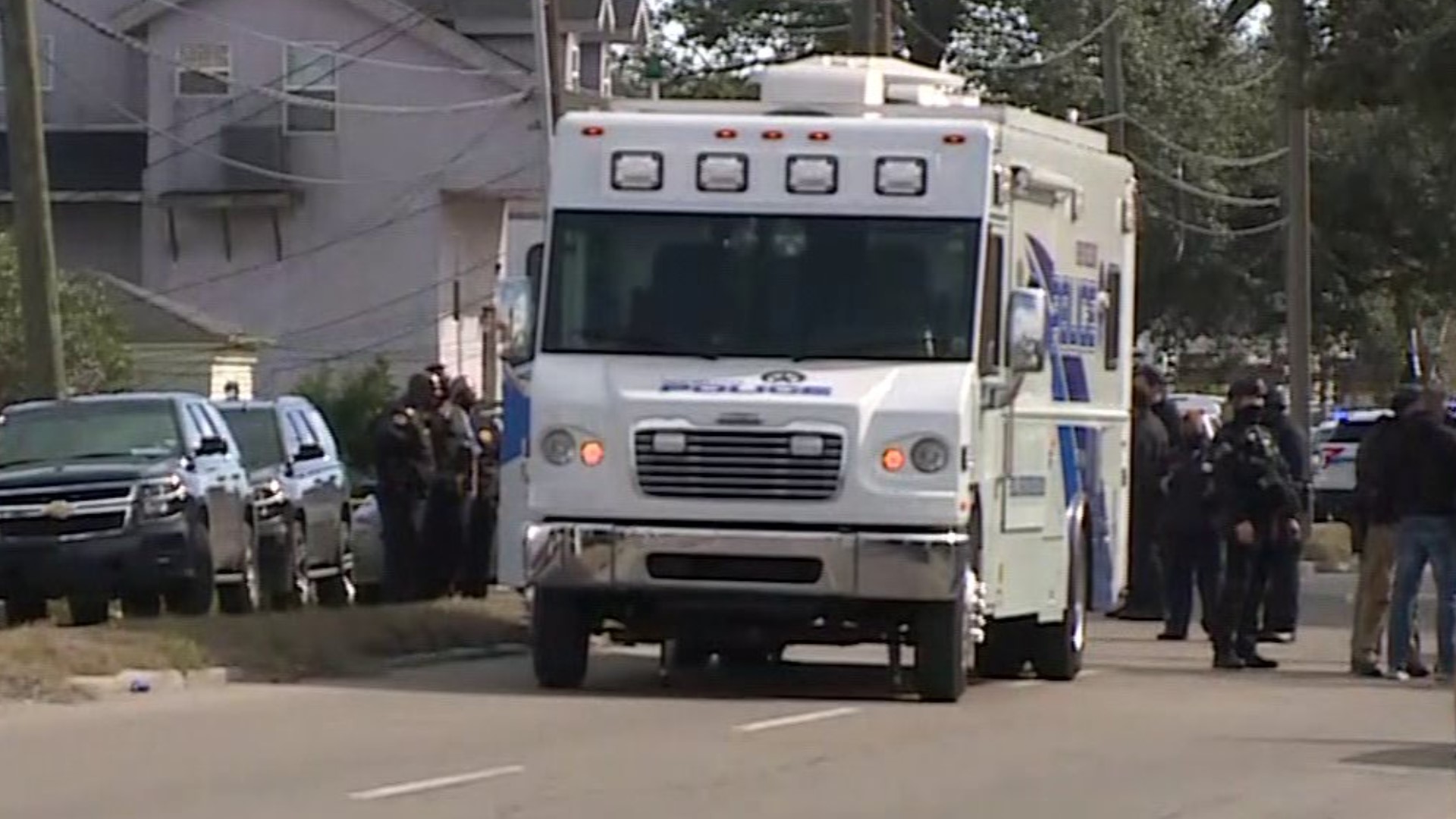 SWAT standoff ends just before midnight in New Orleans | wwltv.com