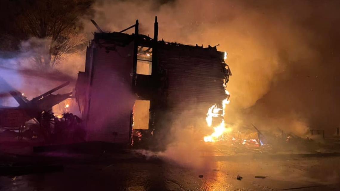 NOFD battles 4-alarm fire at troubled Oakmont Apartments in Algiers - Vimarsana News