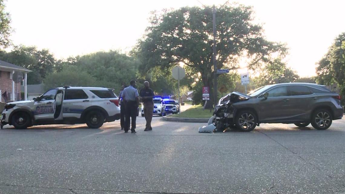 NOPD officer hospitalized after crash in Algiers, police say