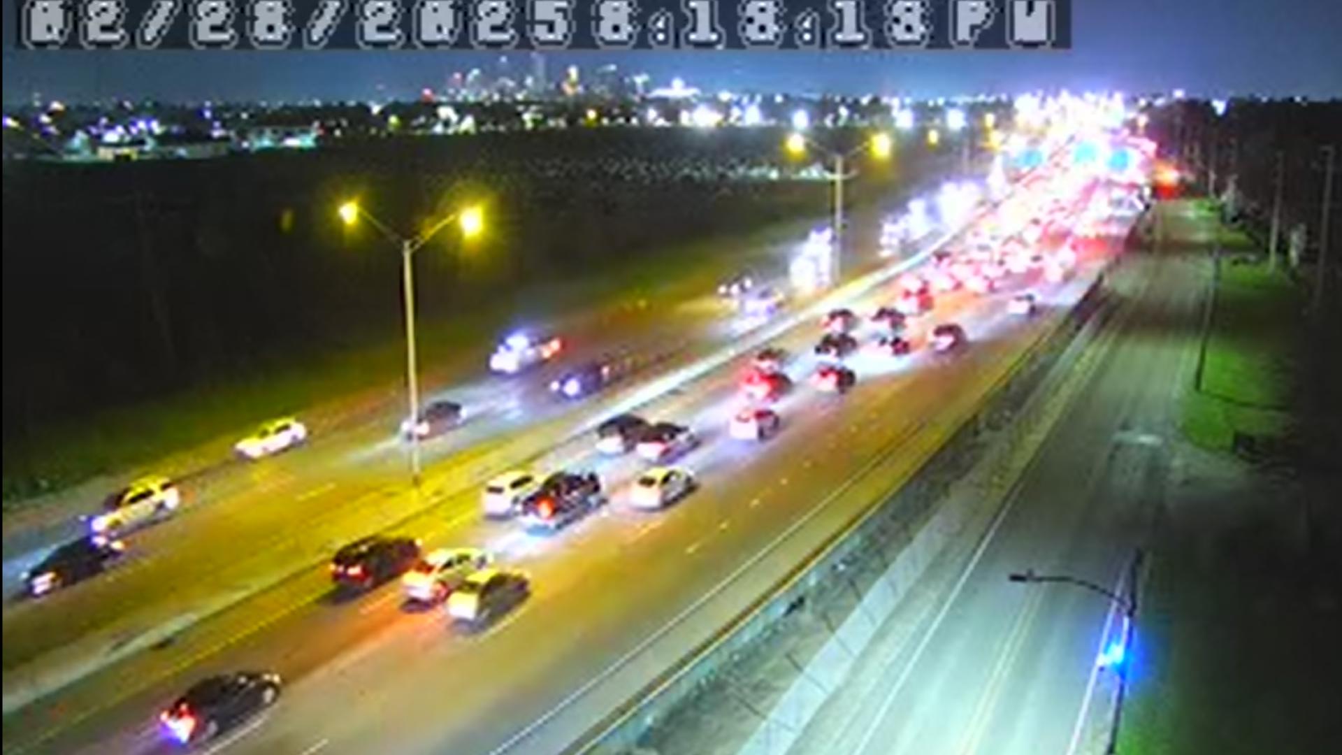 Vehicle fire on I-10 Eastbound near Metairie causes delays | wwltv.com