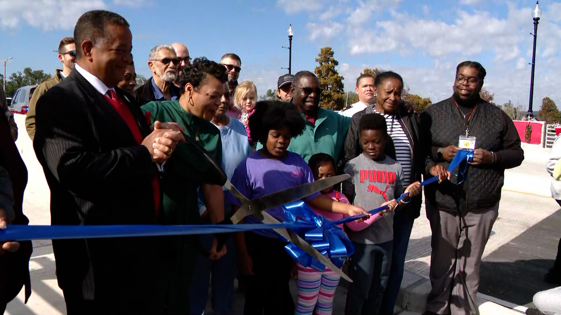 Mayor Cantrell cuts ribbon on reopening of DeSaix Boulevard Bridge ...