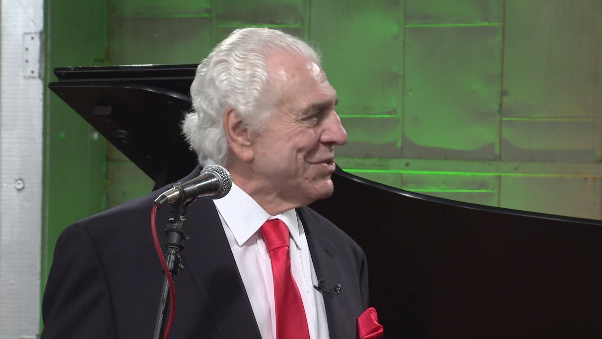 it wouldn't be the holidays here at WWL Louisiana without a special performance by the legendary Ronnie Lamarque.