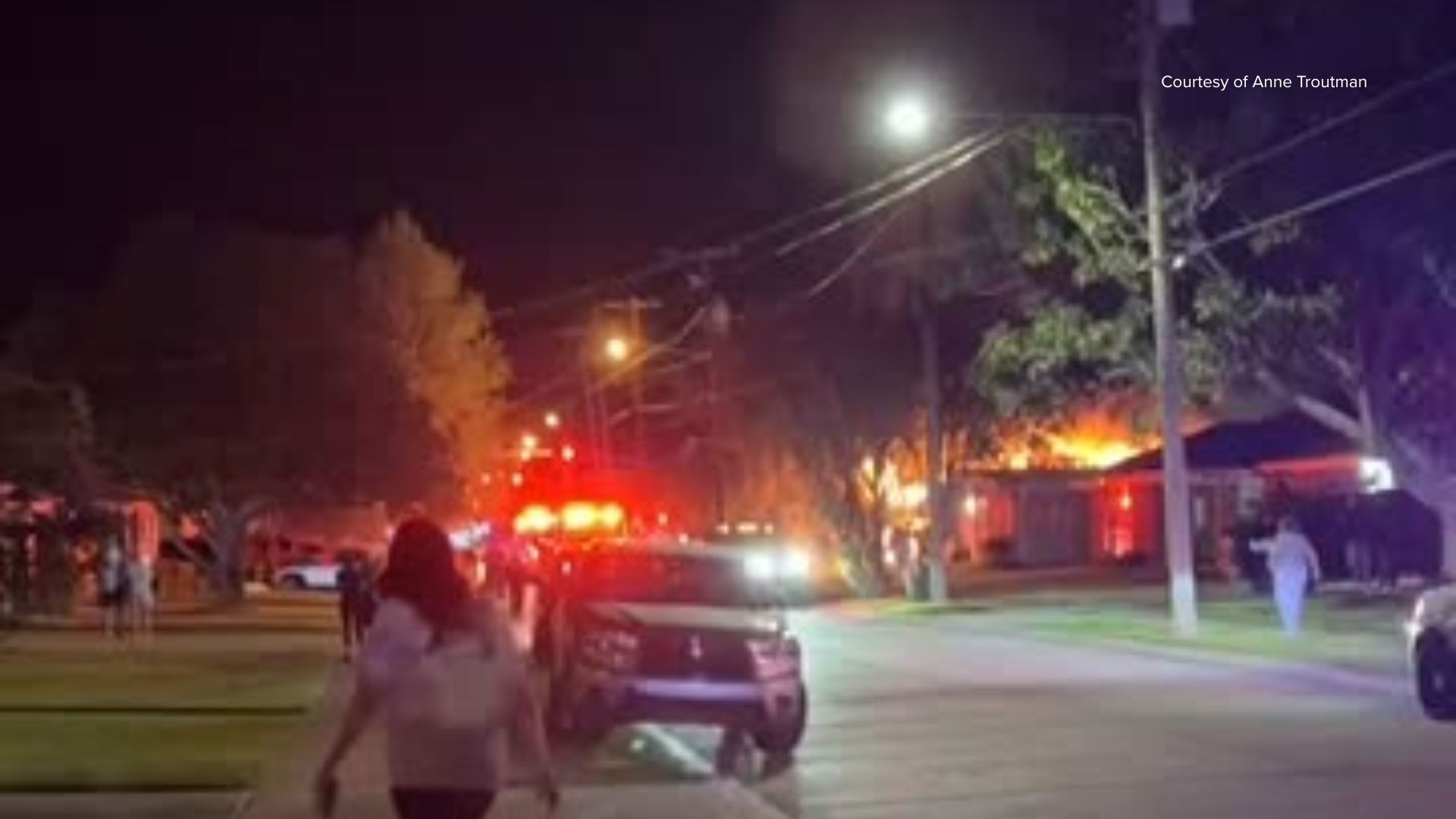 Fire rips through 2 Metairie homes and cars, officials say | wwltv.com