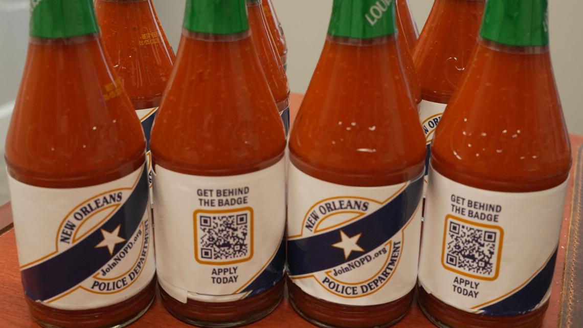 NOPD сотрудничает с местным производителем острых соусов в уникальной кампании по набору новых офицеров