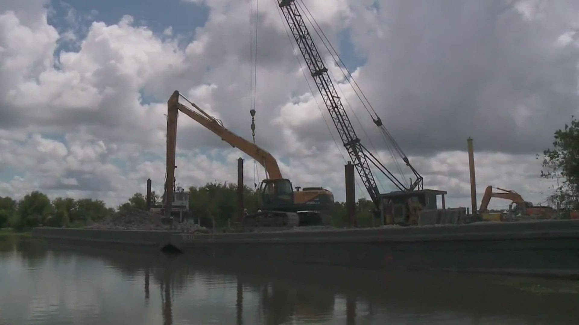 Crews work to get Plaquemines Parish levee breach fixed